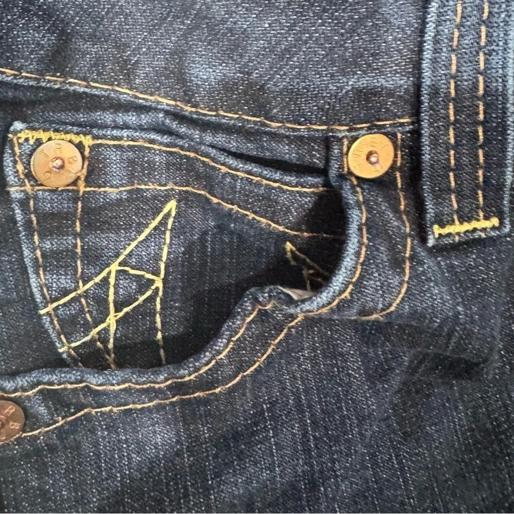 Vintage Y2K True Religion Women’s Jeans–Big-T Flap Pockets Low Rise Perfection! - Picture 9 of 9